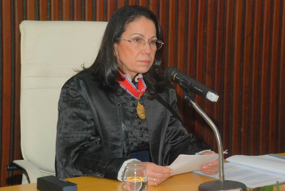 Primeira mulher a ocupar a Presidência do TJBA, Desembargadora Sílvia Zarif se aposenta
