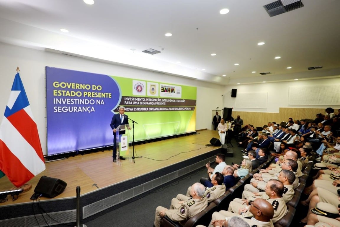 Sanção da lei que cria novos comandos regionais e cargos para a Polícia Militar da Bahia