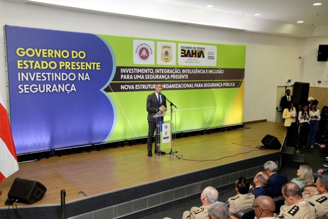 Sanção da lei que cria novos comandos regionais e cargos para a Polícia Militar da Bahia