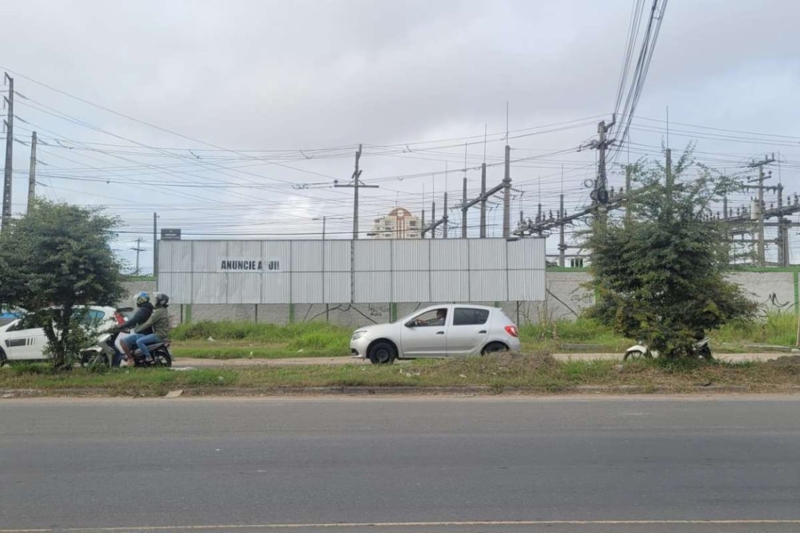 Combate à poluição visual: Secretaria de Meio Ambiente remove outdoors em Feira de Santana 