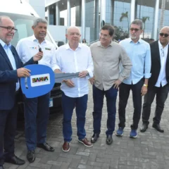 Prefeitura de Feira passa a contar com novo micro-ônibus para transportar pacientes para Salvador