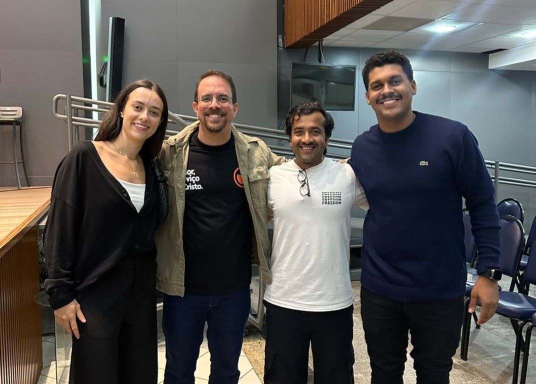 Abdulla visita igreja evangélica