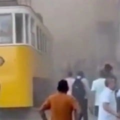 Bondinho de Lisboa descarrila, tomba e deixa 15 mortos e 18 feridos