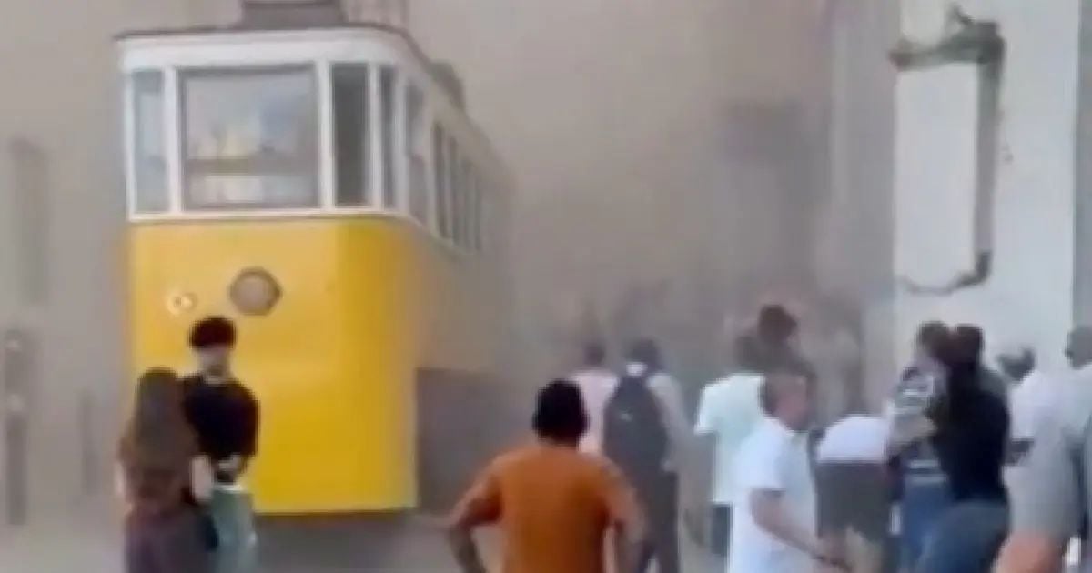 Bondinho de Lisboa descarrila, tomba e deixa 15 mortos e 18 feridos