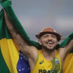 Brasil abre Mundial de atletismo paralímpico com ouro e fecha na natação com mais 3 medalhas no peito