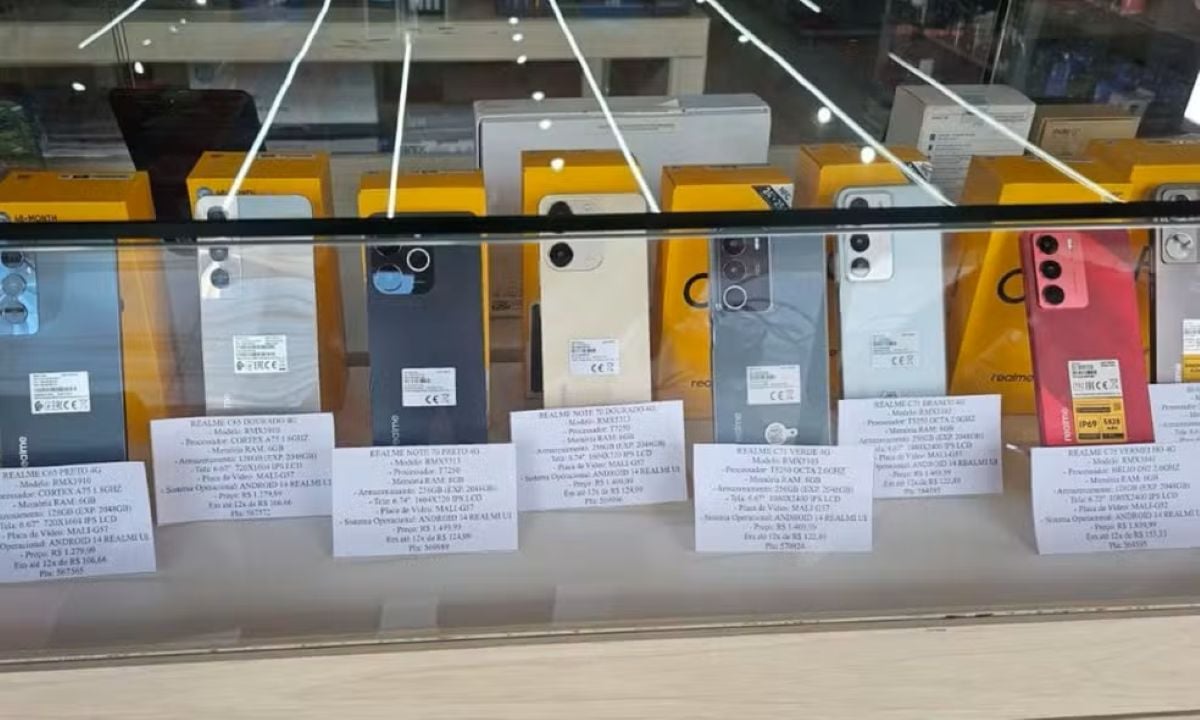 Receita Federal apreende mais de 100 celulares e eletrônicos em lojas de Feira de Santana e Alagoinhas