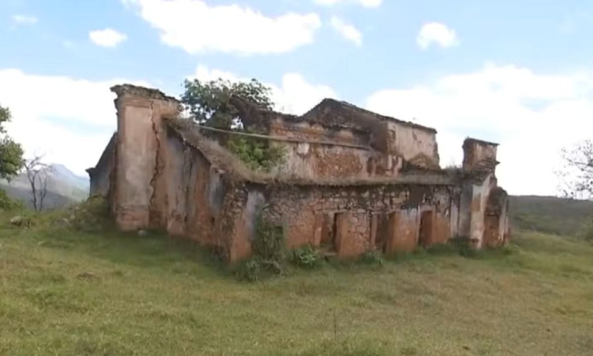 centenária Igreja de São Miguel das Figuras em Jacobina