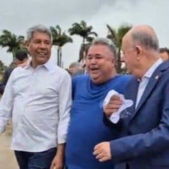 Em momento descontraído Dilsinho Rei Momo pede "casamento" entre José Ronaldo e Jerônimo Rodrigues