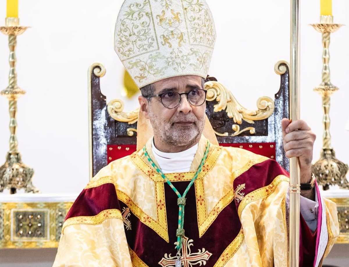 Dom José Ruy fica ferido após acidente de carro em Caruaru