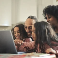 SaferNet e Google promovem formação sobre supervisão familiar e controle parental