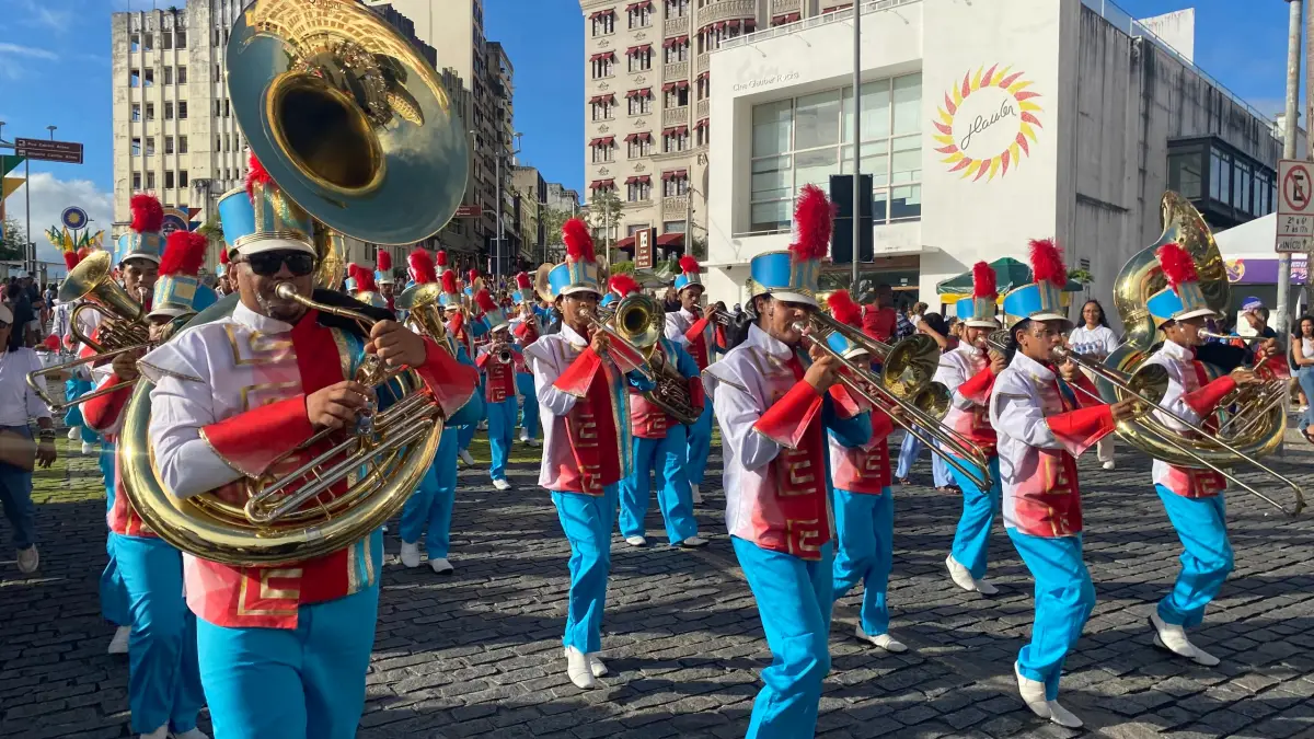 Escolas estaduais da Bahia recebem 100 kits para bandas e fanfarras
