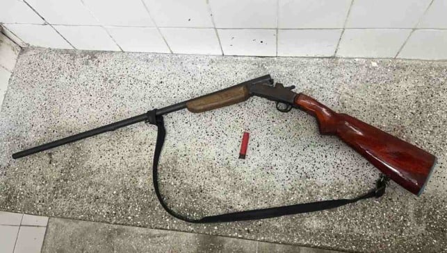 Homem é preso ameaçar companheira com espingarda em Conceição da Feira