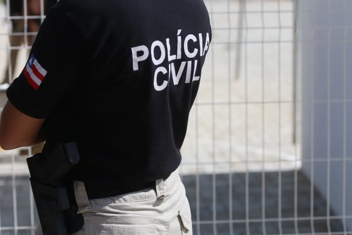 Mulher de 52 anos é presa suspeita de jogar panela de óleo fervente em ex-companheiro; vítima não sobreviveu