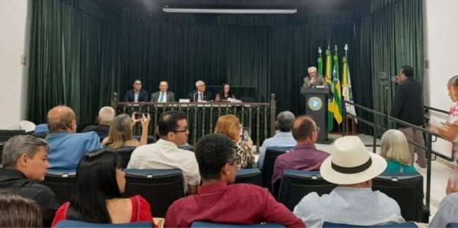 “A vida Merece Um Sim": obra do professor Josué Mello é lançada na Academia Sergipana de Letras