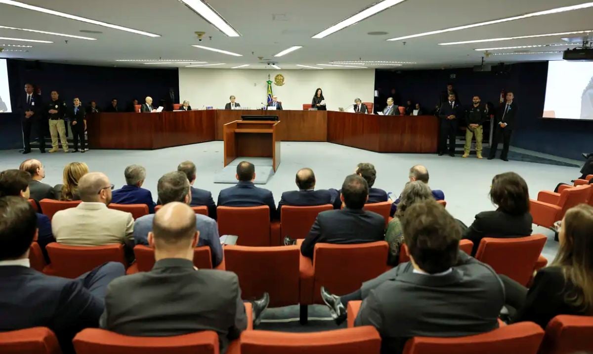STF confirma sessões extras para julgamento de Bolsonaro