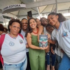 Apresentações escolares e lançamentos de livros marcam 2º dia da Flifs 2025