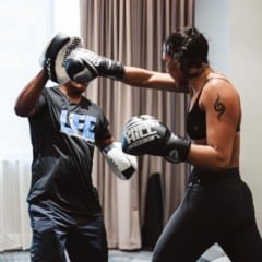 Lutadora feirense estreia no UFC como a mais jovem da organização; Alice Pereira enfrenta rival mexicana neste sábado (13)