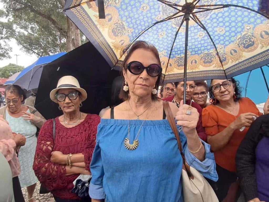 Professores municipais realizam manifestação para cobrar pagamento dos precatórios