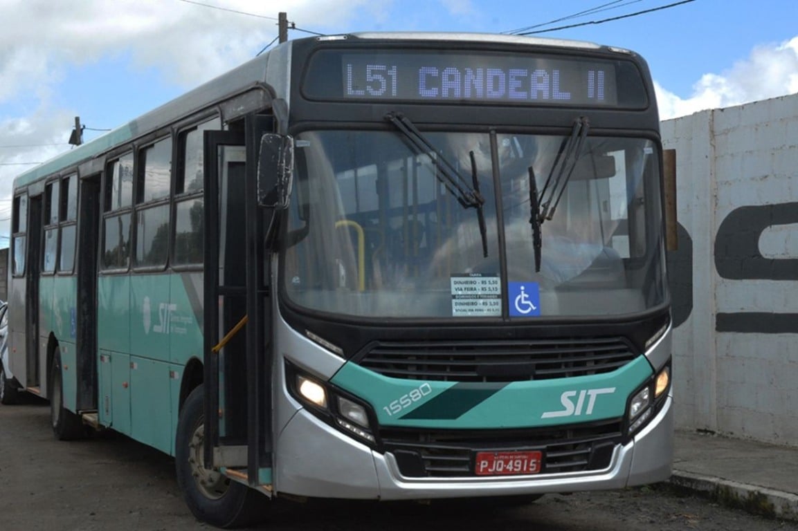 ônibus do transporte coletivo urbano