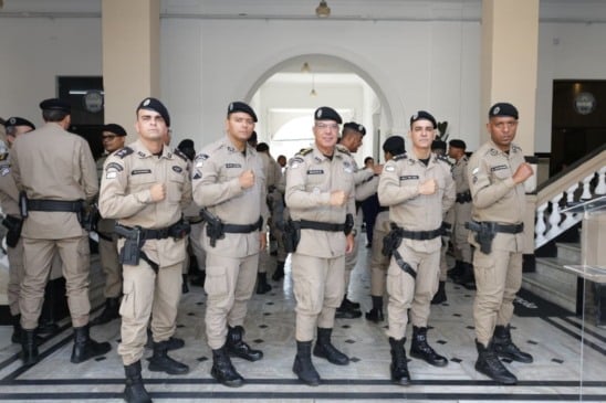 Policiais militares são homenageados após socorro a médico baleado em Feira de Santana