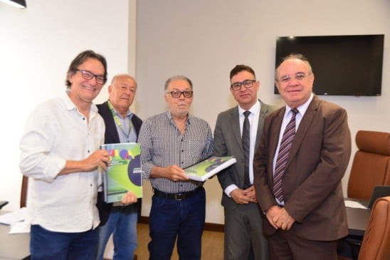 Prefeitura de Feira de Santana entrega Projeto da Lei Orçamentária Anual de 2026 na Câmara de Vereadores 