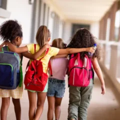 alunos, crianças, estudantes na escola