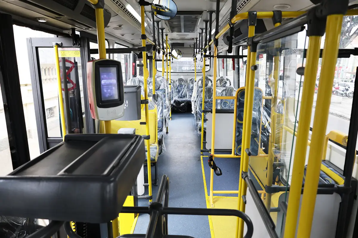 Prefeitura entrega mais cinco ônibus; coletivos vão abastecer região da Artêmia Pires, em Feira de Santana