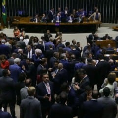 Câmara aprova isenção do IR para quem ganha até R$ 5 mil foto lula marques abr