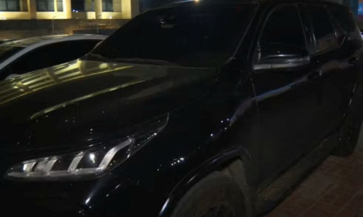 Carro blindado que pode ter sido usado pelo deputado Binho Galinha