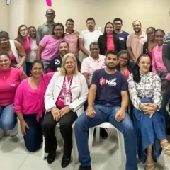 Colaboradores participam de ação educativa sobre prevenção do câncer de mama