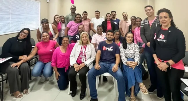 Colaboradores participam de ação educativa sobre prevenção do câncer de mama Colaboradores participam de ação educativa sobre prevenção do câncer de mama