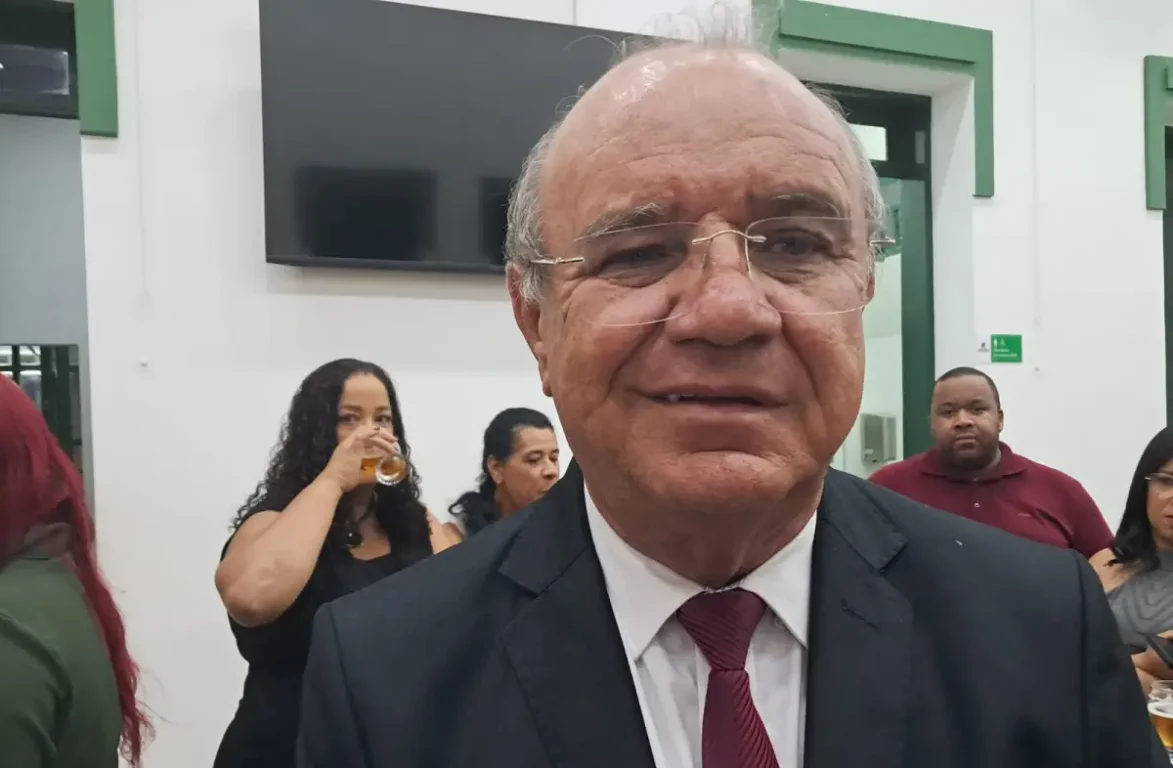 Ex-deputado federal Cândido Vaccarezza recebe título de Cidadão Feirense