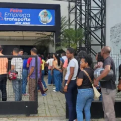 Feira do Emprego atrai multidão em Feira de Santana; vagas terminam nesta quarta (15)