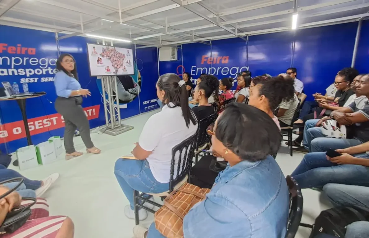 Feira do Emprego atrai multidão em Feira de Santana; vagas terminam nesta quarta (15)
