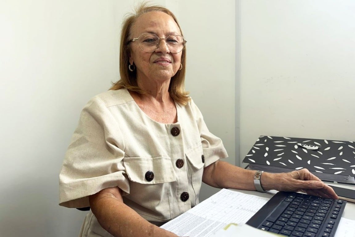 Funcionaria aposentada da rede de frio recebe homenagem