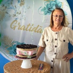 Funcionaria aposentada da rede de frio recebe homenagem