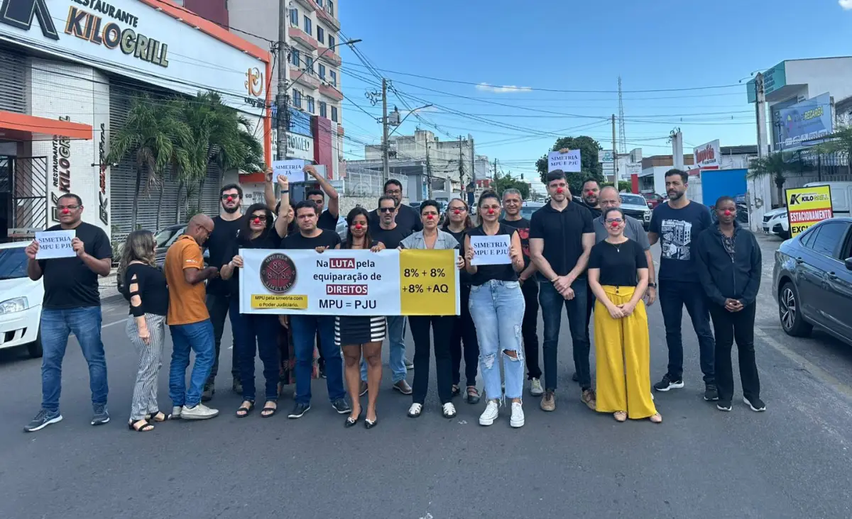 Servidores do Ministério Público da União protestam por igualdade salarial com o judiciário
