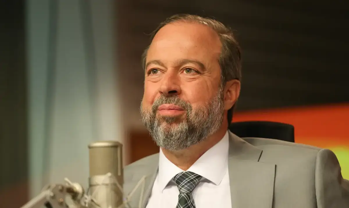 Não precisaremos do horário de verão neste ano, diz ministro de Minas e Energia