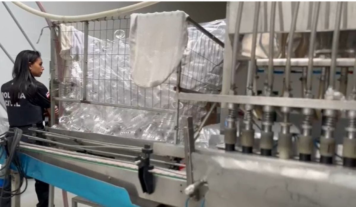 Operação integrada do Governo do Estado contra bebidas adulteradas recolhe primeiras amostras para análise
