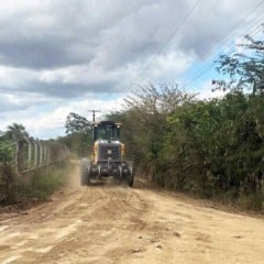 Manutenção de estradas na zona rural de Feira de Santana é retomada após frente fria