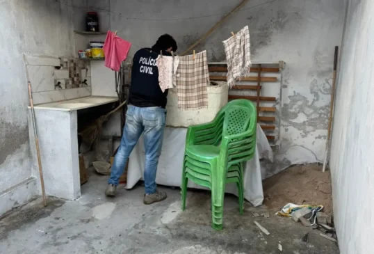 Polícia cumpre 10 mandados e prende trio em ação contra homicídios e tráfico