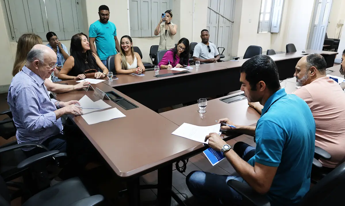 Empossados oito novos servidores aprovados em concurso público em Feira de Santana