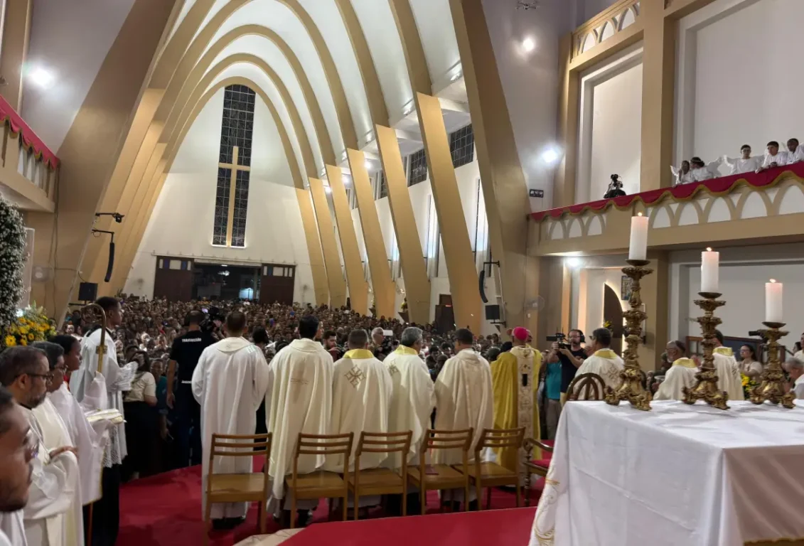 Imagem de São Miguel Arcanjo chega a Feira de Santana em peregrinação histórica