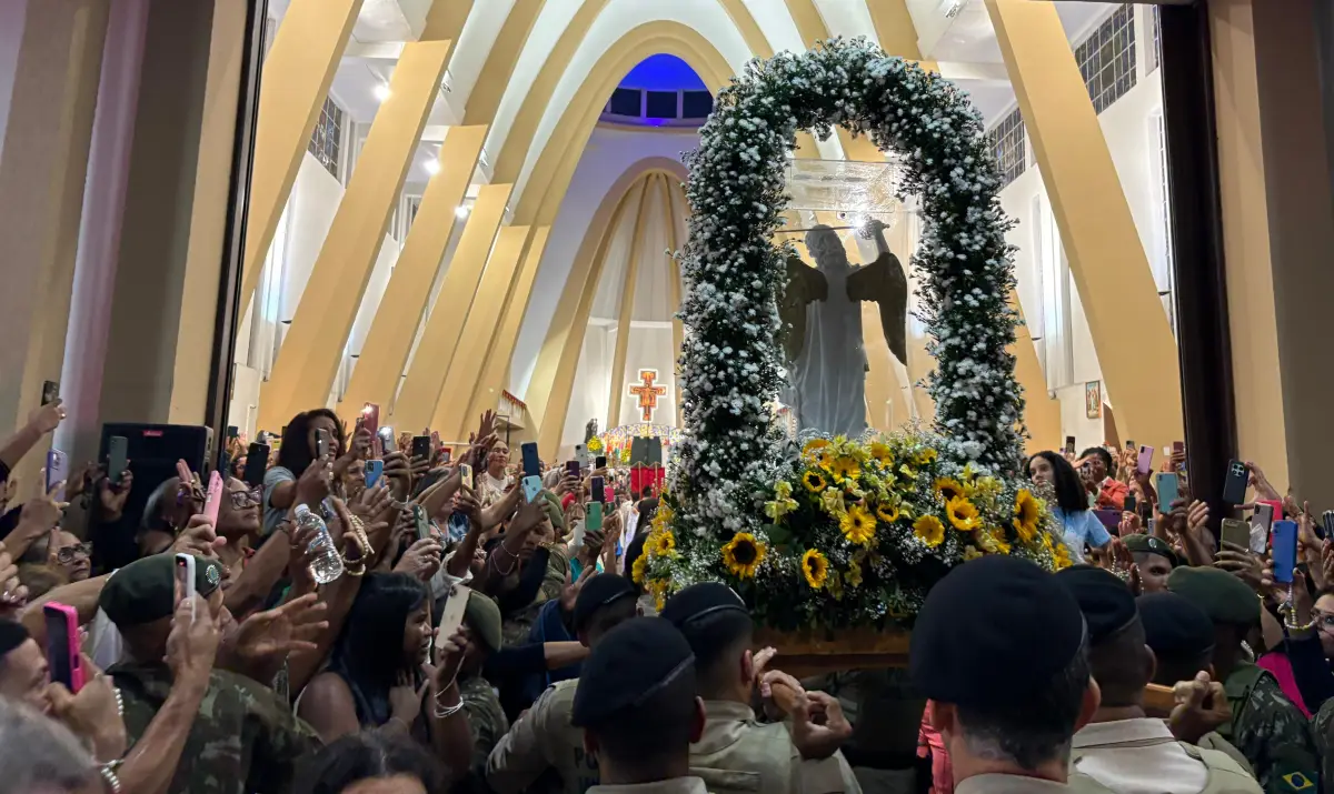 Imagem de São Miguel Arcanjo chega a Feira de Santana em peregrinação histórica