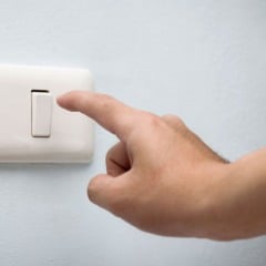 apagando a luz, conta de luz, energia elétrica