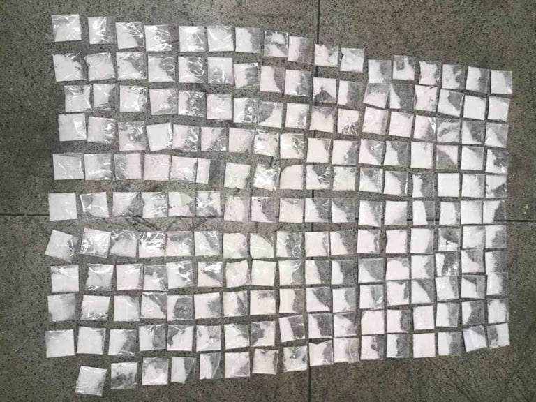 PM apreende 186 papelotes de cocaína no distrito de Humildes em Feira de Santana PM apreende 186 papelotes de cocaína no distrito de Humildes em Feira de Santana