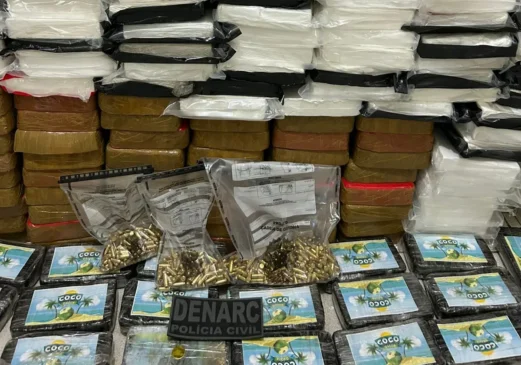 Polícia apreende 250 quilos de drogas que saíram de São Paulo com destino a Vitória da Conquista Polícia apreende 250 quilos de drogas que saíram de São Paulo com destino a Vitória da Conquista