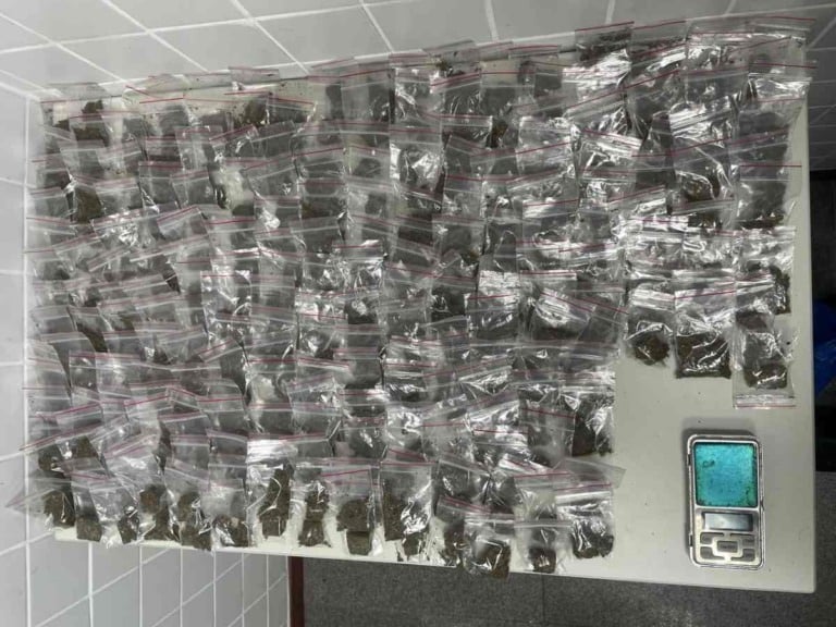 PM apreende 237 buchas de maconha em São Gonçalo dos Campos PM apreende 237 buchas de maconha em São Gonçalo dos Campos