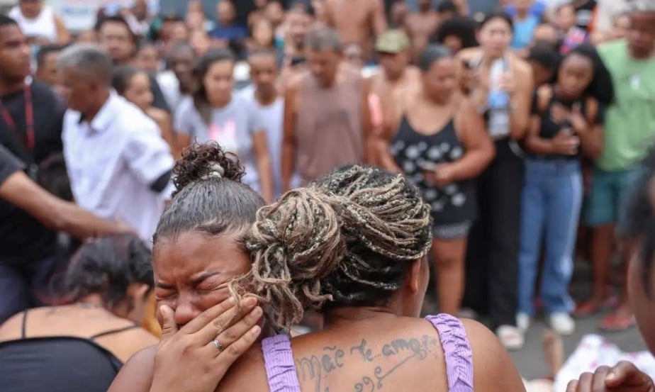 Ação policial no Rio é denunciada como "massacre" por ativistas Ação policial no Rio é denunciada como "massacre" por ativistas