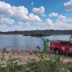 Bombeiros resgatam corpo de jovem na Barragem do Rodeadouro, em Uauá